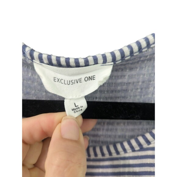 Exclusive One women's L blue white textured stripe button Shortsleeve top blouse - Picture 3 of 3